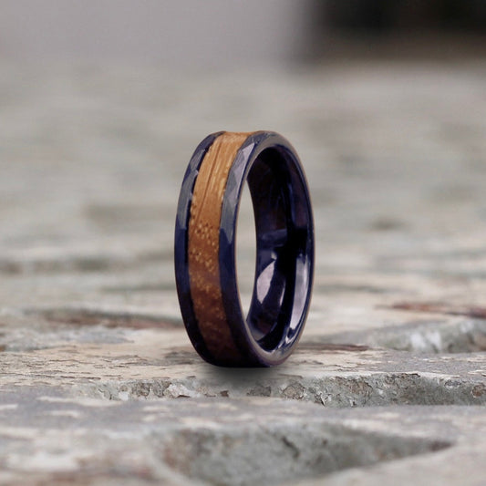 Black tungsten ring with hammer finish edges and wooden inlay 6mm band